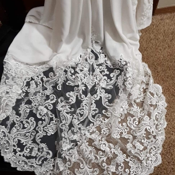Brand new, never worn ,wedding dress - Picture 9 of 11